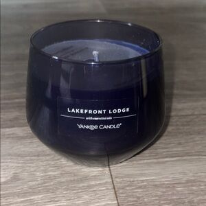 Yankee Candle Lakefront Lodge Candle
